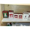 Image 3 : SHELF OF VINTAGE COLLECTIBLE CHRISTMAS ORNAMENTS LOT 1