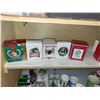 Image 4 : SHELF OF VINTAGE COLLECTIBLE CHRISTMAS ORNAMENTS LOT 1