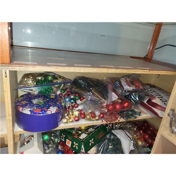 SHELF OF VINTAGE COLLECTIBLE CHRISTMAS ORNAMENTS LOT 2