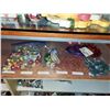 Image 4 : SHELF OF VINTAGE COLLECTIBLE CHRISTMAS ORNAMENTS LOT 2