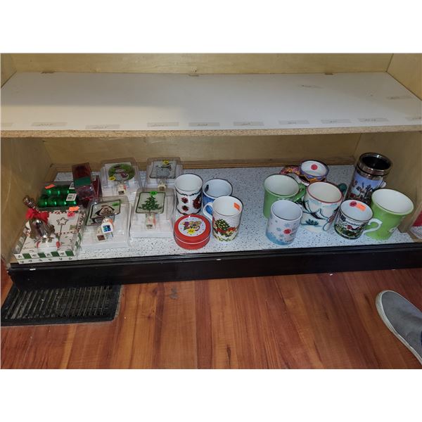 SHELF OF VINTAGE COLLECTIBLE CHRISTMAS ORNAMENTS LOT