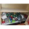 Image 1 : SHELF OF VINTAGE COLLECTIBLE CHRISTMAS ORNAMENTS LOT 4