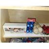 Image 4 : SHELF OF VINTAGE COLLECTIBLE CHRISTMAS ORNAMENTS LOT 4