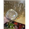 Image 5 : LOT OF 13 OLD GLASS MILK BOTTLES (3 OR 4 DIFFERENT TYPES)