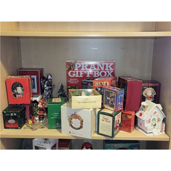 SHELF OF CHRISTMAS DECOR LOT 1