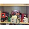 Image 1 : SHELF OF CHRISTMAS DECOR LOT 1