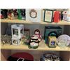 Image 1 : SHELF OF CHRISTMAS DECOR LOT 2