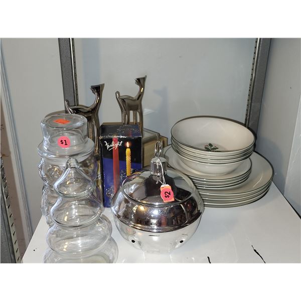 SHELF OF CHRISTMAS DECOR LOT 1