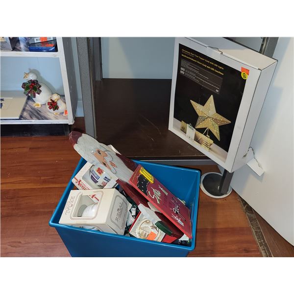 SHELF OF CHRISTMAS DECOR LOT 4