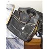 Image 2 : LITTLE LOT OF OLDER PURSES