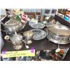 Image 1 : SHELF OF SILVERPLATED ITEMS LOT 1 (8 PIECES)