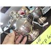 Image 2 : SHELF OF SILVERPLATED ITEMS LOT 1 (8 PIECES)