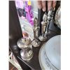 Image 2 : SHELF OF SILVERPLATED ITEMS LOT 3 (10 PIECES)