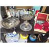 Image 1 : SHELF OF SILVERPLATED ITEMS LOT 4 (9 PIECES)