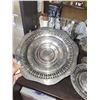 Image 2 : SHELF OF SILVERPLATED ITEMS LOT 4 (9 PIECES)