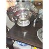 Image 3 : SHELF OF SILVERPLATED ITEMS LOT 4 (9 PIECES)