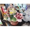 Image 8 : SHELF OF VARIOUS CERAMIC AND CHINA DECOR LOT 1 (4 PIECES)