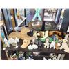 Image 1 : SHELF OF VARIOUS CERAMIC AND CHINA DECOR LOT 3 (12 PIECES)