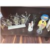 Image 1 : SHELF OF VARIOUS CERAMIC AND CHINA DECOR LOT 5 (8 PIECES)