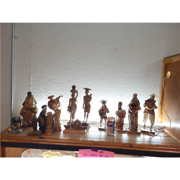 VERY LARGE LOT OF MEXICAN FIGURINES