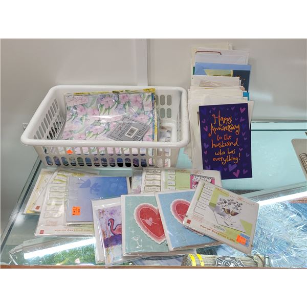LOT OF VINTAGE AND MODERN PAPER STATIONARY