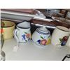 Image 8 : SHELF OF SUGAR AND CREAMER SETS
