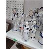 Image 2 : LARGE LOT OF BLUE AND WHITE CERAMICS DELFT BLUE(?) (17 PIECES)