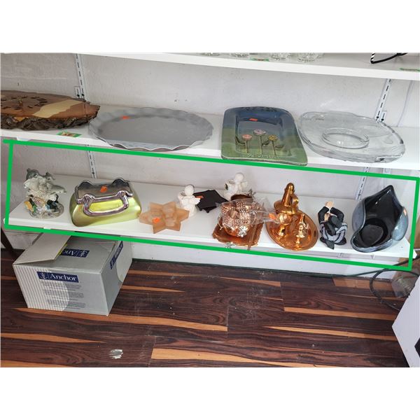 SHELF OF VARIOUS ITEMS (19 PIECES)