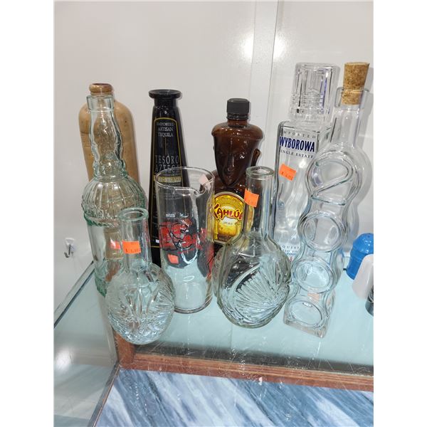 LOT OF COLLECTIBLE BOTTLES (9 PIECES)