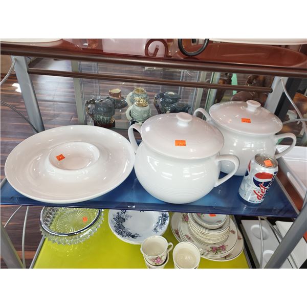 SHELF OF WHITE DISHWARE LOT 2 (5 PIECES)