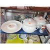 Image 1 : SHELF OF WHITE DISHWARE LOT 2 (5 PIECES)