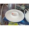 Image 2 : SHELF OF WHITE DISHWARE LOT 2 (5 PIECES)