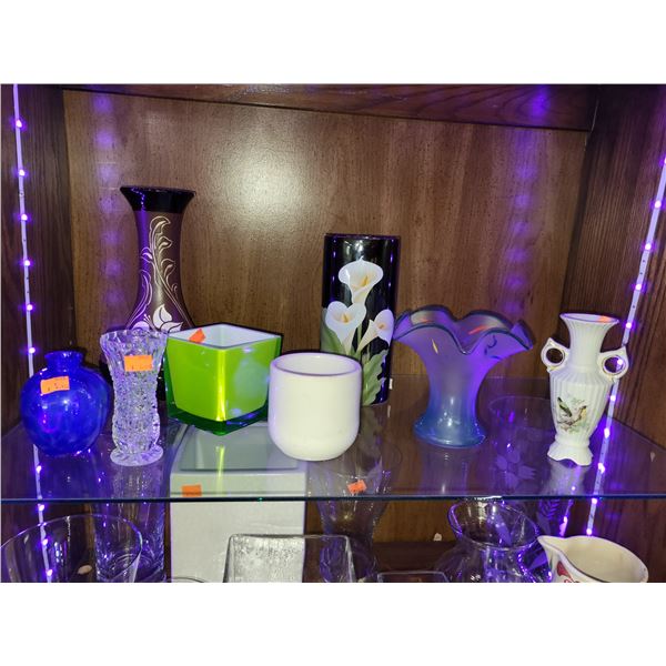 SHELF OF VASES LOT 1 (8 PIECES)