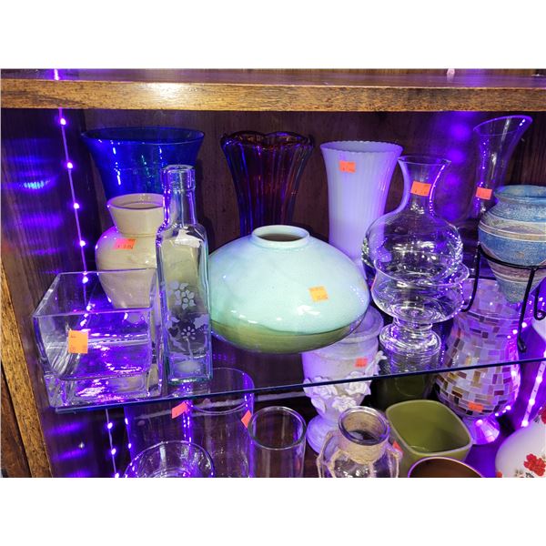 SHELF OF VASES LOT 3 (12 PIECES)