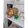 Image 2 : SHELF WITH PIG DECOR LOT 1 (9 PIECES)