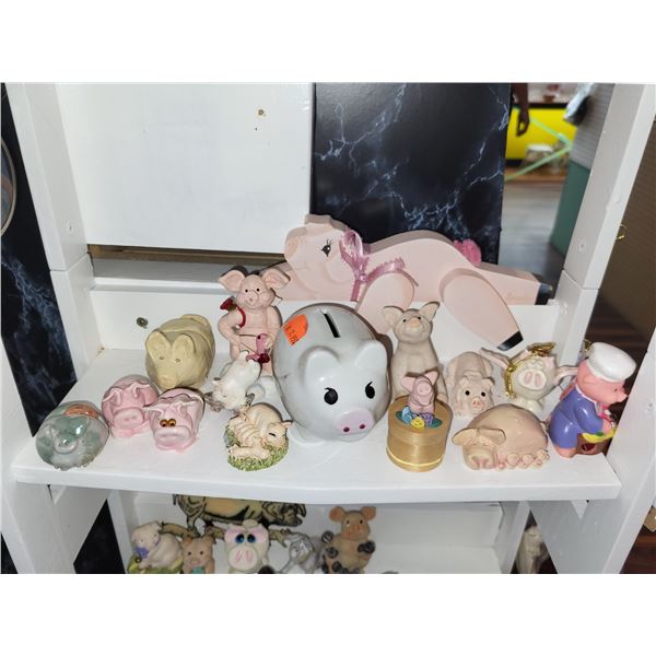 SHELF WITH PIG DECOR LOT 3 (15 PIECES)