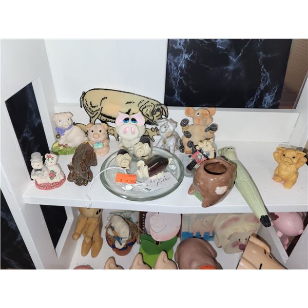 SHELF WITH PIG DECOR LOT 4 (16 PIECES)