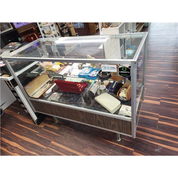 GLASS DISPLAY SHOWCASE WITH NO BACK PIECES