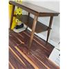 Image 3 : MID CENTURY MODERN END TABLE