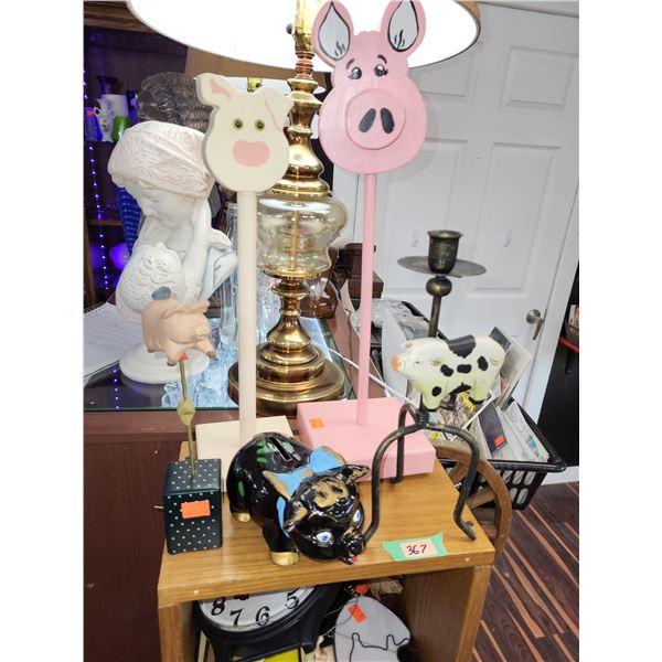LOT OF PIG DECOR LOT 5 (TOP OF STAND)