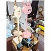 Image 2 : LOT OF PIG DECOR LOT 5 (TOP OF STAND)