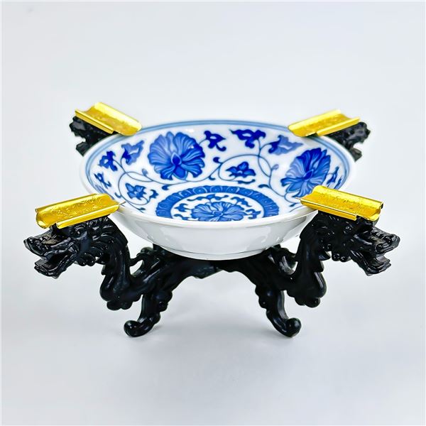 CHINESE PORCELAIN ASHTRAY WITH DRAGON STAND