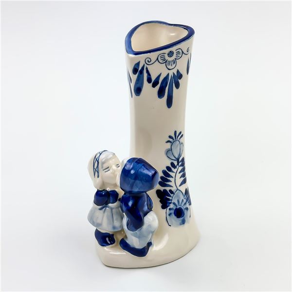 BLUE DELFT DUTCH BOY GIRL KISSING HEART BUD VASE