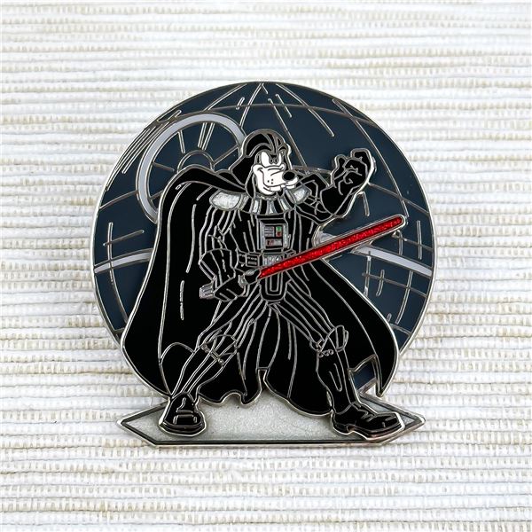 DISNEY GOOFY STAR WARS DARTH VADER TRADING PIN