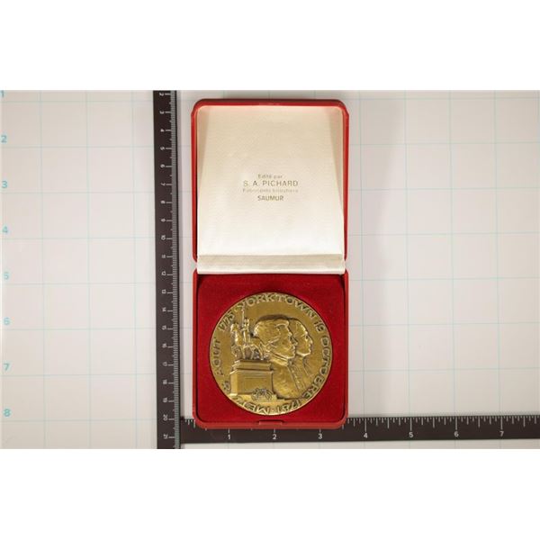 2 1/2'' YORKTOWN COMMEMORATIVE MEDAL BY S. A.