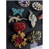 Image 2 : Collection of Vintage Rhinestone Brooches