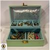 Image 1 : VINTAGE FLEUR DE LIS JEWELRY BOX FULL OF ESTATE