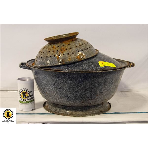 VINTAGE GRANITEWARE COLANDER