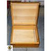 Image 2 : VINTAGE WOOD BOX 18" X 18"