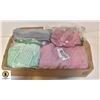 Image 1 : NEW FLAT OF WOMENS MEDIUM SIZE CLOTHING